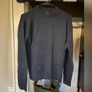 J Crew Men’s sweater, Small
60% merino wool, 40% Polyamide